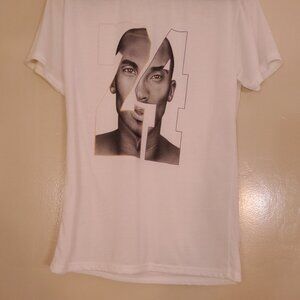 TEE SHIRT, " Kobe Bryan ", all white, Kobe picture w/ number # 24